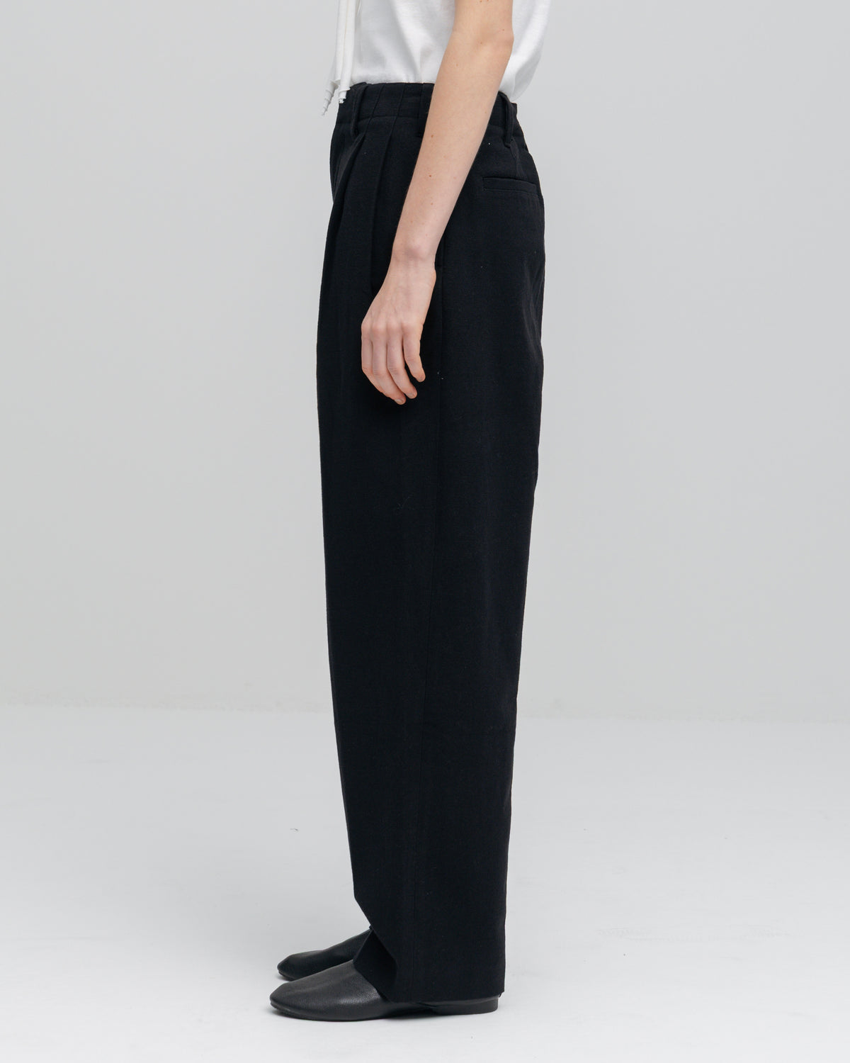 HOPSACK CENTER PRESS TUCK PANTS（ホップサックセッタープレスタックパンツ）｜ONIT（オニット）OFFICIAL ONLINE STORE